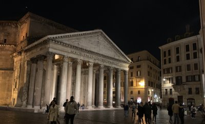 Pantheonin Piazza della Rotonda 125AD400