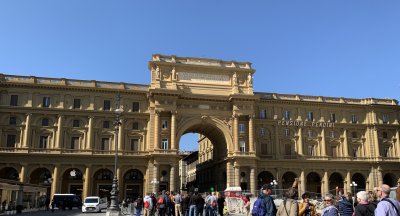 Piazza dellaRepubblica400