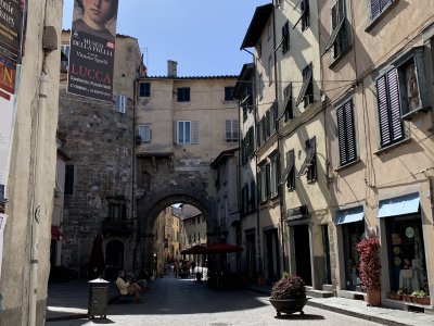 Street in Lucca (3)400