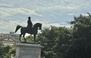 statue3300